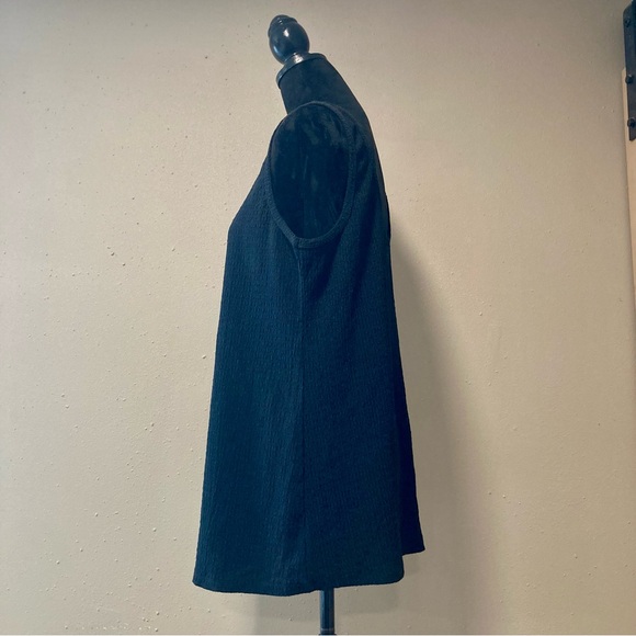 Torrid 2X Black Sleeveless Tank Top Scoop Neck Textured Fabric - Picture 3 of 13